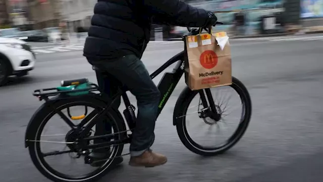 New York City announces minimum wage for app food delivery workers | CNN Business