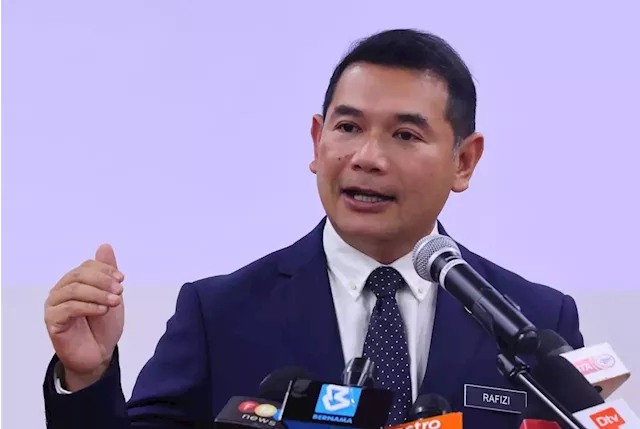 200 companies targeted to train 20,000 school leavers to become skilled workers, says Rafizi