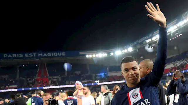 Kylian Mbappé tells PSG he intends to leave, putting soccer's most valuable star on the market