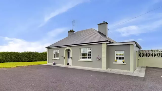 This picture perfect three-bedroom Mayo cottage is on the market for €225,000 | IMAGE.ie