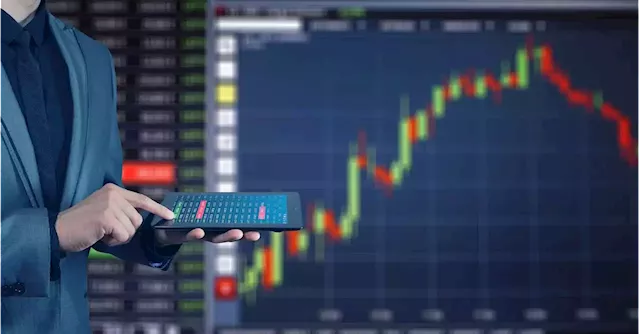 Crypto Market Optimism Bumps Into Risk-Off Hints in TradFi