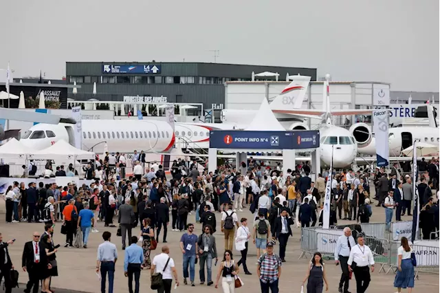 Paris Airshow lets unemployed people in for free as industry seeks to fill labour shortages