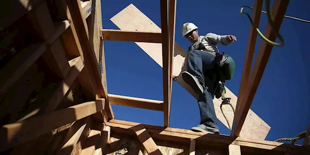 Homebuilder ETF outperforms S&P 500, industry's stocks still ‘cheap’ in 2023 market rally