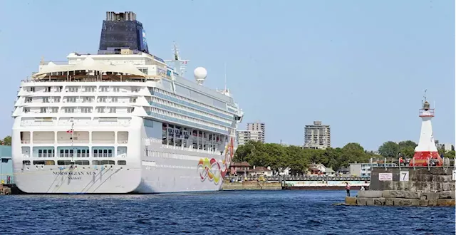 Port strike notice threatens Victoria cruise industry