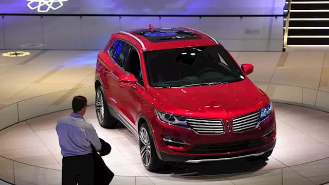 Owners of 143,000 Lincoln SUVs warned to park outside due to fire risk | CNN Business