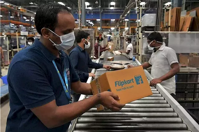 Indian’s bold bet on e-commerce poses dilemma for market leaders Amazon, Flipkart