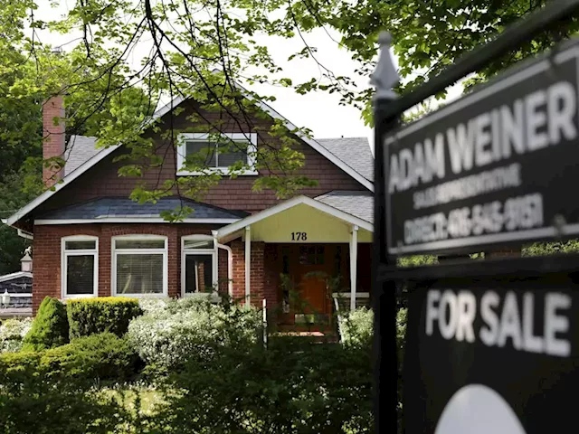 Most Canadians waiting for mortgage rates to drop to reenter housing market: poll