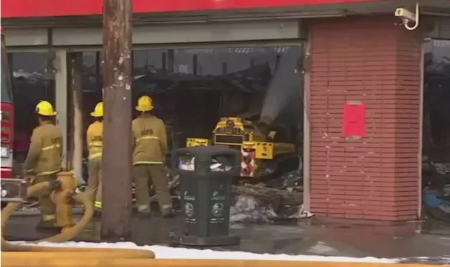 Firefighting robot helps quell fire that damaged South LA business