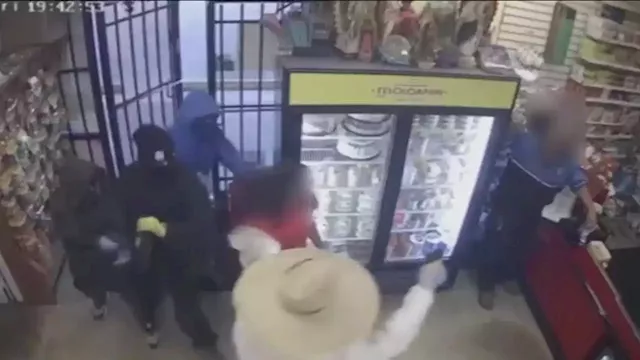 VIDEO: 4 suspects sought in robbery at Houston meat market