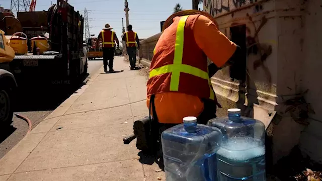 'It comes up on you fast:' Scorching heat is crushing American businesses | CNN Business