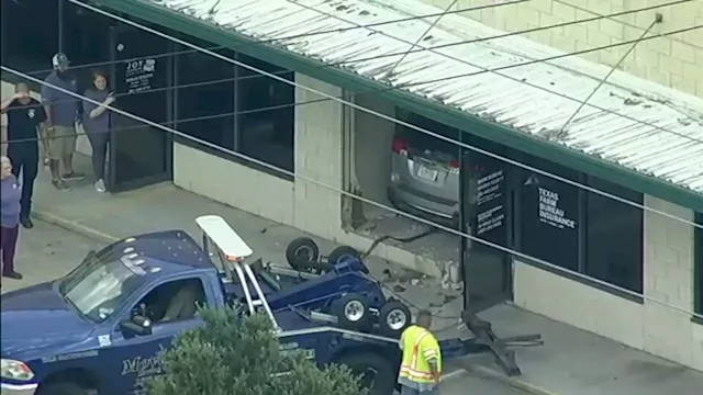 SUV crashing into NW Harris County business caused by driver running red light, deputies tell ABC13