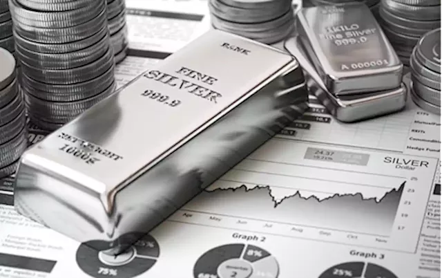 Silver price outperforms gold as market bets on Fed rate hike pause