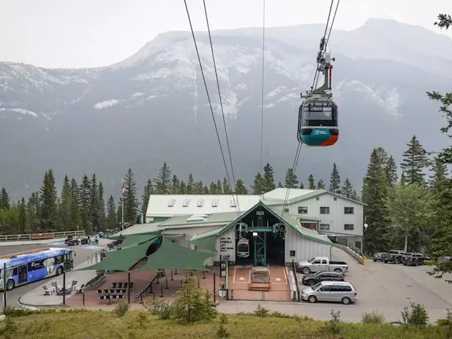 Banff Gondola guest says company didn’t appear to have a plan when it broke down