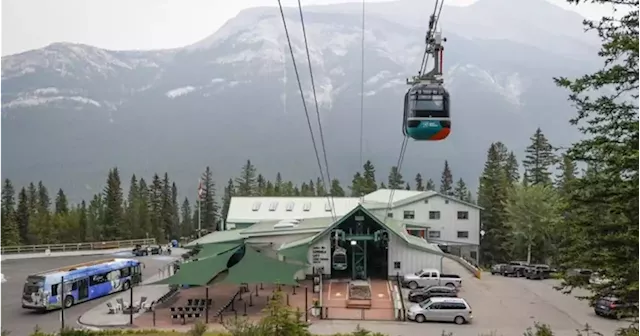 Banff visitor says company didn’t appear to have a plan when gondola broke down | Globalnews.ca