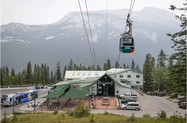 Banff Gondola guest says company didn't appear to have a plan when it broke down