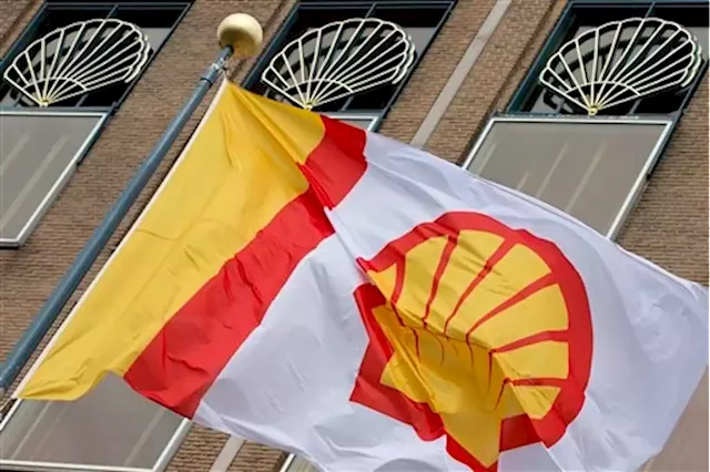 Shell reports steep H1 earnings drop