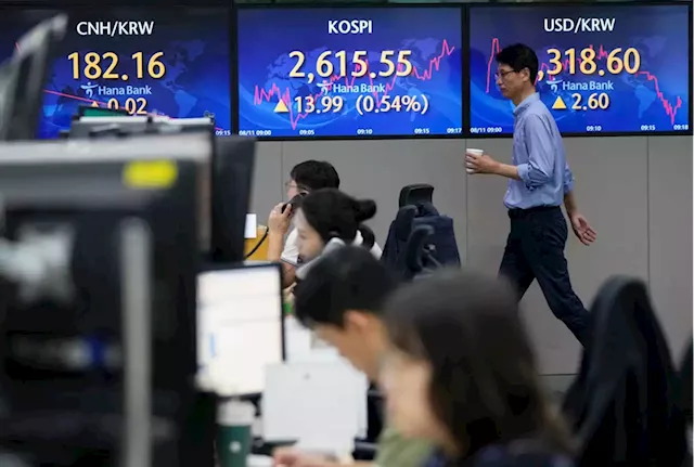 Asian stocks stall, yuan slips as China cuts rates