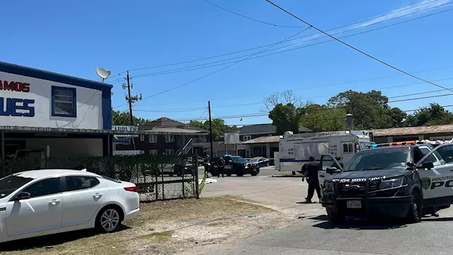 2 robbery suspects shot and killed by business owner in East End followed him from bank, HPD says