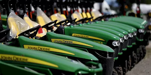 Deere Earnings Smash Wall Street Estimates. Here’s Why the Stock Is Falling.