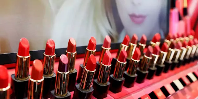 Estée Lauder Swings to Loss on Weakened China Business