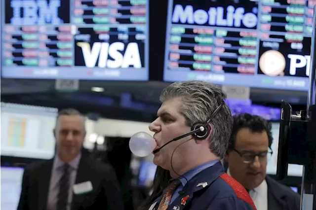 Stock market today: Dow ends lower on rout in retailers, rumble in regional banks By Investing.com