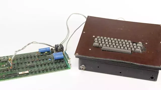 Early Apple computer that helped launch $3T company sells at auction for $223,000