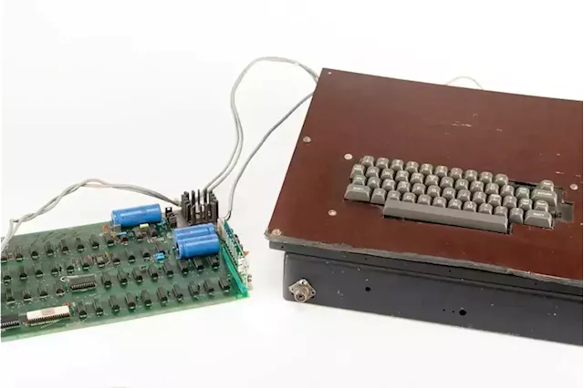 Early Apple computer that helped launch $3T company sells at auction for $223,000