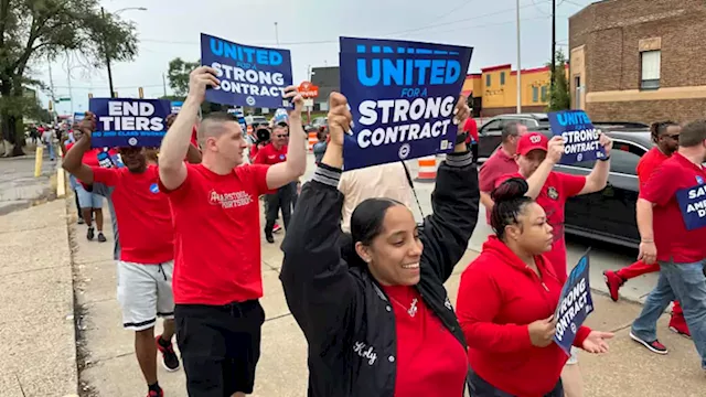 Autoworkers vote overwhelmingly to let UAW leaders call strikes against Detroit companies