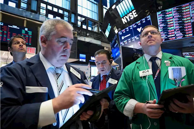 Stock market today: Dow ends higher as weak economy data boosts Fed pause bets By Investing.com