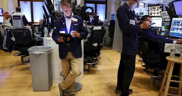 Global stocks rise in expectation of pause in interest rate hikes