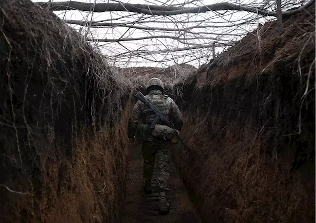 U.S. volunteers in Ukraine's 'Chosen Company' storm Russian trench: Video