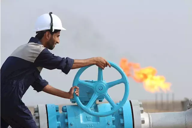 Oil up 6th week on Saudi cuts gambit; Charts show overbought market By Investing.com