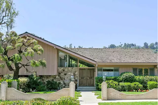 HGTV Sells ‘Brady Bunch’ House to Superfan Who Called it the ‘Worst Investment Ever’