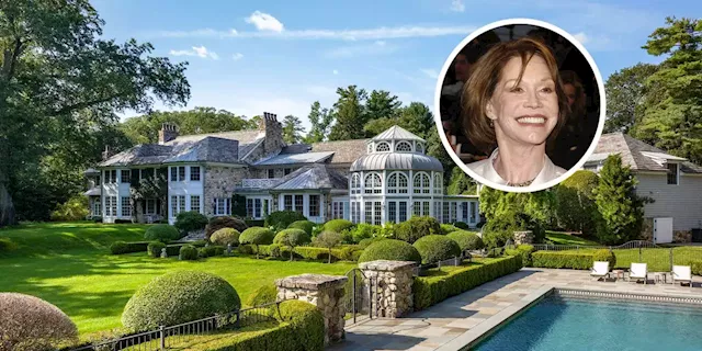 | Mary Tyler Moore’s Connecticut Home Hits the Market for $21.9 Million