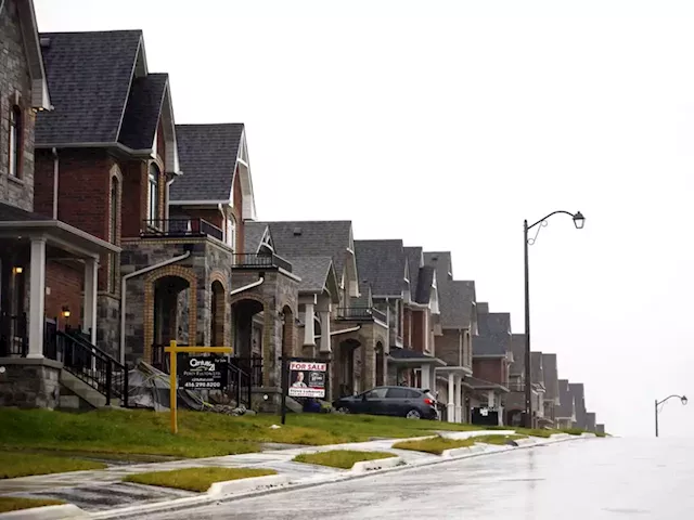 Rising incomes, slower housing market help Canadians trim debt ratios