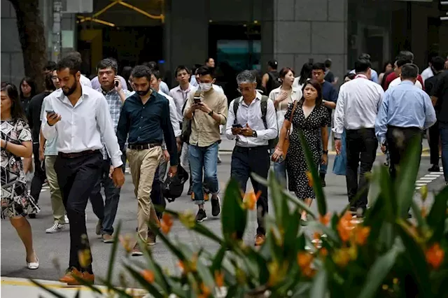 S’pore job vacancies fall in Q2, unemployment ticks up in July as labour market continues to cool