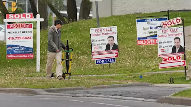 National home sales fall 4% between July and August as market slows: CREA