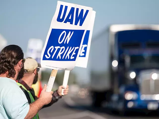 Canadian auto workers 'nowhere near' deal as UAW strike threatens to disrupt North American industry