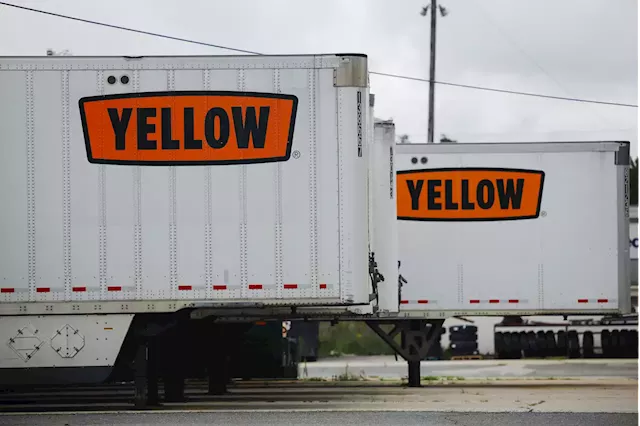 Bankrupt trucking company Yellow eyes October sale of vehicle fleet