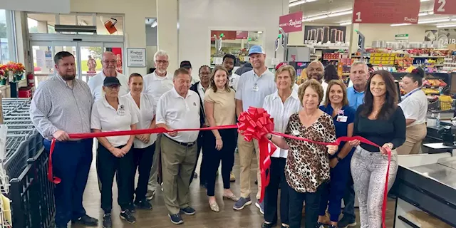 Dadeville celebrates 15 years of commitment from Renfroe’s Market