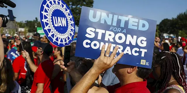 UAW President: 'We Are Preparing to Strike These Companies in a Way They've Never Seen'