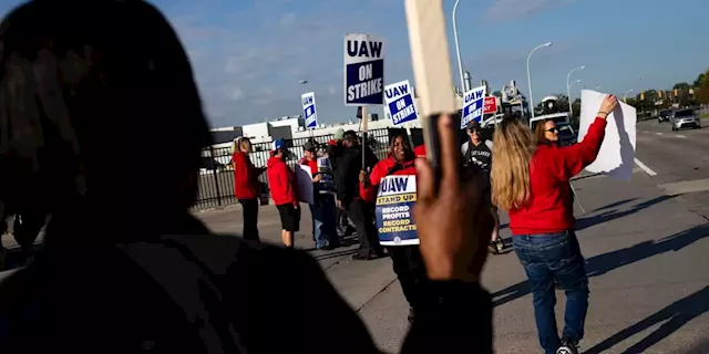 Tesla Is a Winner From the UAW Strike, But Not the Biggest. 2 Other Stocks to Watch.