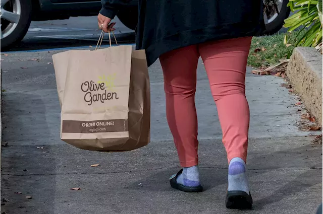 Olive Garden parent Darden Restaurants beats earnings estimates, despite weak fine-dining sales