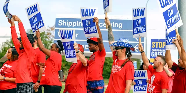 Auto workers union to announce plans on Friday to expand strike in contract dispute with companies