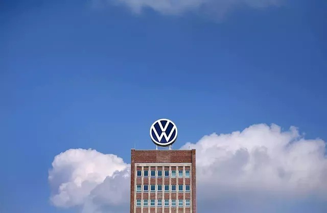 UBS Cuts VW Rating On China Threat; Company Says China Going Well