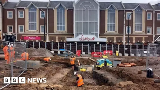 Archaeologists find evidence of old market hall in Northampton