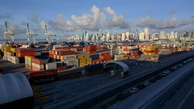 Business groups call on Biden to intervene in port strike