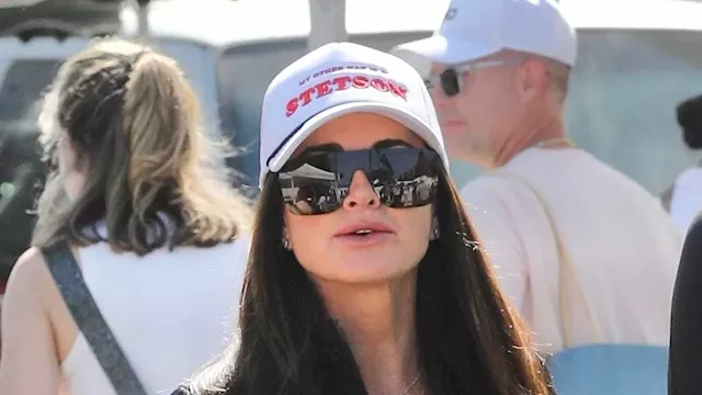 Kyle Richards goes shopping at farmers market