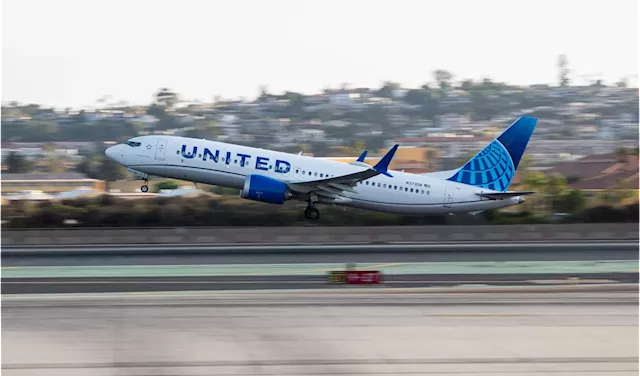 United Airlines plans $1.5 billion share buyback, forecasts fourth-quarter earnings above estimates