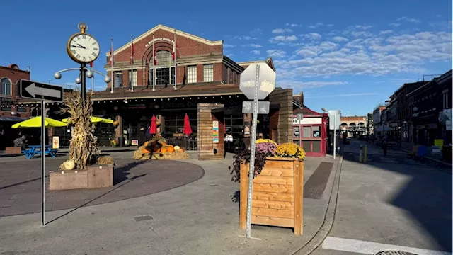 Officials eye synthetic skating rink for Ottawa's ByWard Market